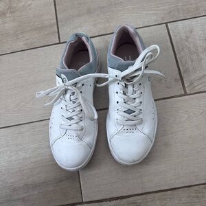 On Running The Roger sneaker in Rosehip